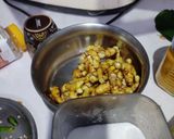 A picture of step 5 of Lemon mango ginger chilli.