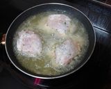 Foto del paso 4 de la receta: Muslos de pollo en salsa con menestra de verduras y setas en freidora de aire