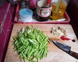 Foto langkah ke 2 dari resep Ampela ayam tumis tangkai seledri.