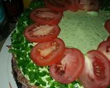 A picture of step 7 of Green chicken sandwich cake.