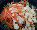 Foto langkah ke 3 dari resep Tumis Mix Vegetables (baby corn/jagung muda, brokoli, dan wortel.