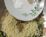 Foto langkah ke 4 dari resep Mie Kangkung Belacan.