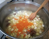 Foto del paso 3 de la receta: Sopa de garrofons con jarrete de cerdo ahumado
