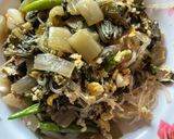 รูปขั้นตอนการทำที่ 6 ของ ผัดผักกาดดองใส่ไข่วุ้นเส้น