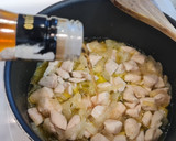 Foto del paso 3 de la receta: Fideos encebollados con pollo al curry