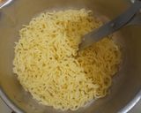Foto langkah ke 2 dari resep Bola bola mie.