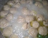 Foto langkah ke 4 dari resep Kuah Bakso dari Iga dan Tulang Lutut Sapi.