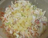 Foto del paso 9 de la receta: Ensalada mixta de col y cogollo con langostinos, palitos de cangrejo, piña y salsa rosa