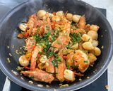 A picture of step 5 of Spicy Scallops & Prawns.