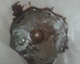 Gambar langkah 4 resipi Donut Brownies.