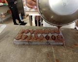 Foto del paso 11 de la receta: Bombones de chocolate con relleno de chapulín