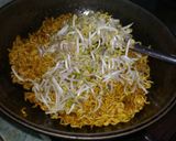Foto langkah ke 2 dari resep Mie goreng rasa ayam mudah dan enakkk.