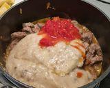 รูปขั้นตอนการทำที่ 3 ของ Stroganoff แบบง่ายจากซุปเห็ดกระป๋อง ใส่มะกะโรนี