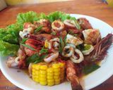 Foto langkah ke 5 dari resep Seafood Saus Padang.