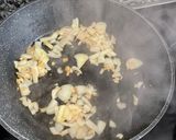 Foto del paso 5 de la receta: Espaguetis integrales con salchichas veganas y salsa de tomate