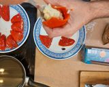 Foto del paso 4 de la receta: Pimientos de piquillo rellenos de bacalao gambas con bechamel y salsa bilbaina