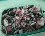 Foto langkah ke 1 dari resep Oseng Cumi Hitam Pedas.