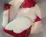Hình bước làm 1 của món Sinh tố sữa chua, thanh long đỏ