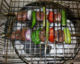 Foto del paso 10 de la receta Brochetas de solomillo de cordero, en salsa thai