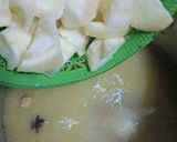 Foto langkah ke 5 dari resep Sop singkong ceker.