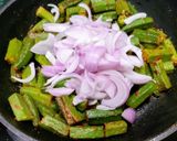 A picture of step 3 of Okra Masala Subzi.