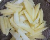 A picture of step 3 of Garlic honey chilli potato.