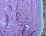 A picture of step 3 of Frozen berry yoghurt.