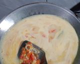 Foto langkah ke 5 dari resep Telur ceplok kuah tomat untuk si kecil.