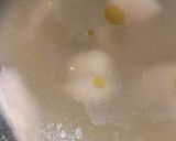 A picture of step 2 of Chicken corn soup🍲.