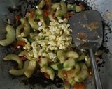 Foto langkah ke 4 dari resep Tumis Mentimun.