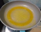 Foto langkah ke 3 dari resep Omelete Telur Bawang Putih Tabur Oregano.