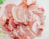 Hình bước làm 2 của món Thịt ba chỉ rang sả ớt
