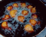 A picture of step 4 of मीठे पुए.