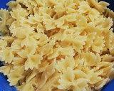 Foto del paso 1 de la receta: Ensalada de pasta espectacular con tomate y aguacate