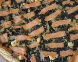 Foto del paso 3 de la receta: Tarta salada de majaillo de acelgas con salmón ahumado