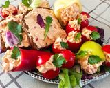 Bryndza és tehéntúrós körözöttel, töltött paradicsom és paprika recept fázis 4 fotója