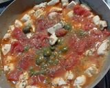 Foto del paso 3 de la receta: Estofado estilo mediterráneo con pollo, aceitunas y alcaparras