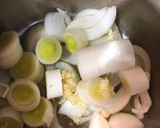 Foto del paso 2 de la receta: Crema de verduras 🥒
