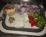 A picture of step 1 of Capsicum paneer gravy.