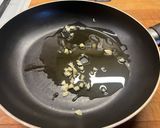 Foto del passaggio 2 della ricetta Riso basmati,con lattuga saltata e filetti di tacchino croccanti