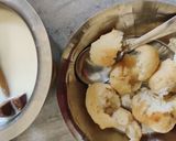 A picture of step 3 of Dahi wada.