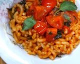 صورة لخطوة 6 من وصفة معكرونة بالطماطم🍅 والريحان