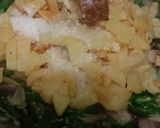 Foto langkah ke 3 dari resep Tumis kentang cabe hijau.