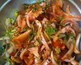 A picture of step 2 of Onion tomato toast.