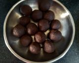 ચોકલેટ બોલ્સ (Chocolate Balls recipe in Gujarati) રેસીપી સ્ટેપ2ફોટો