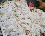 Foto langkah ke 5 dari resep Kwetiau Goreng Telur Sedap.