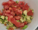 Foto del paso 3 de la receta: Sándwich de atún con aguacate y salsa rosa
