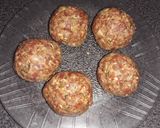 Foto del paso 2 de la receta: Hamburguesas casera al plato con puré de papas y huevos fritos