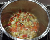Foto del paso 2 de la receta: Contramuslos de pollo en salsa de champiñón y pimiento rojo