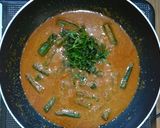 A picture of step 5 of Bhindi Punjabi Masala.